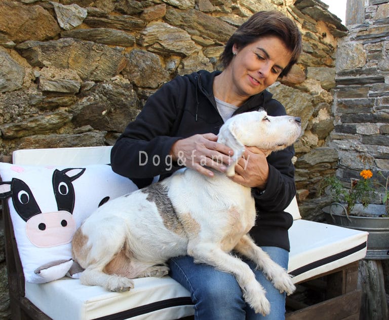 La Magda i la sòcia fundadora de Dog & Family, la gosseta Cèlia