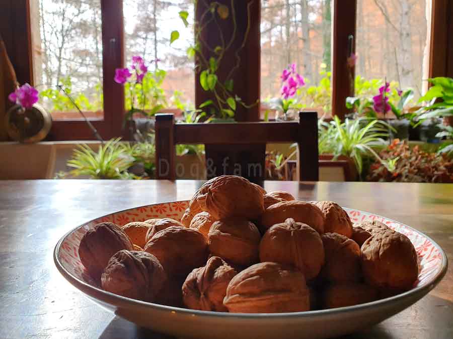 Detalle comedor casa rural ecológica Kaaño Etxea
