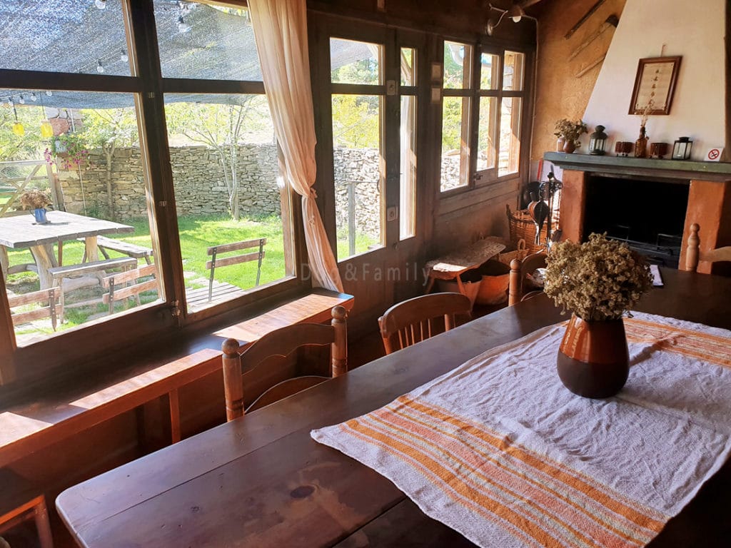 Menjador de la Pegatera, una casa rural sostenible a l'Alt Urgell